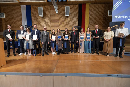  Gruppenbild mit Staatsminister Füracker