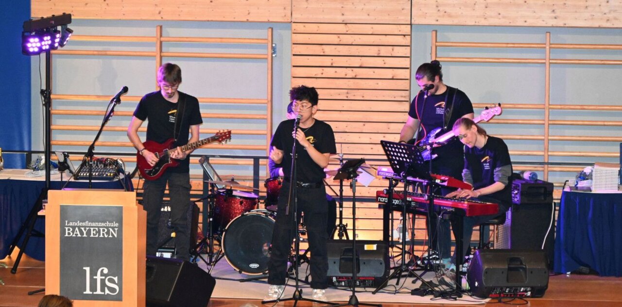 Für den musikalischen Rahmen: db circus, Berufsfachschule für Musik des Bezirks Mittelfranken