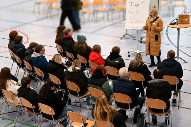  Begrüßung durch Frau Knoll